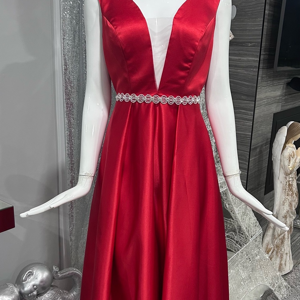 NWT 🩸Elegant Red Evening Gown. - Picture 3 of 17